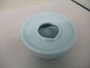 日本製　　青磁 　磁器　　灰皿　　シンプルなデザインです