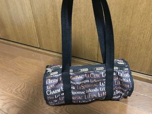 LeSportsac レスポートサック ミニボストンバッグ ハンドバッグ レディース トートバッグ 黒色 ブラック 英字 英文字 レター柄