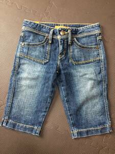 Levis　LADY STYLE　ショートデニム　ストレッチ　W28　股下実寸29cm　匿名配送　リーバイス(管0084)