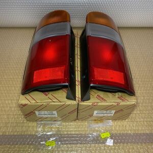 ★新品　未使用　TOYOTA 純正　100系　ハイエース　テールランプ　33-08031 26-29 88 左右セット★