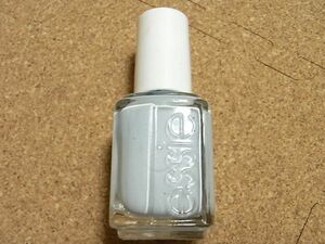 送料無料●廃盤●essie ●746 Borrowed & Blue　ウェディング●　Wedding Collection 　パステル水色　新品　匿名発送