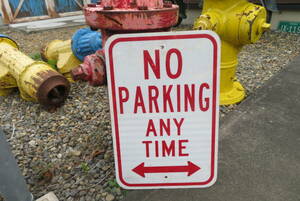 NO PARKING ロードサイン 反射板 駐車禁止 ヴィンテージ アメリカ 看板 道路標識 ガレージ USA（A-363）